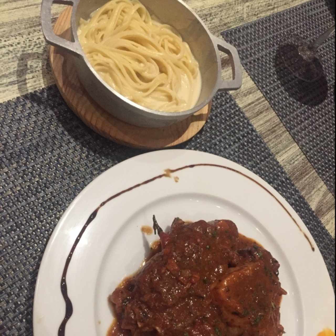 Ossobuco de Res con Linguini a la Crema