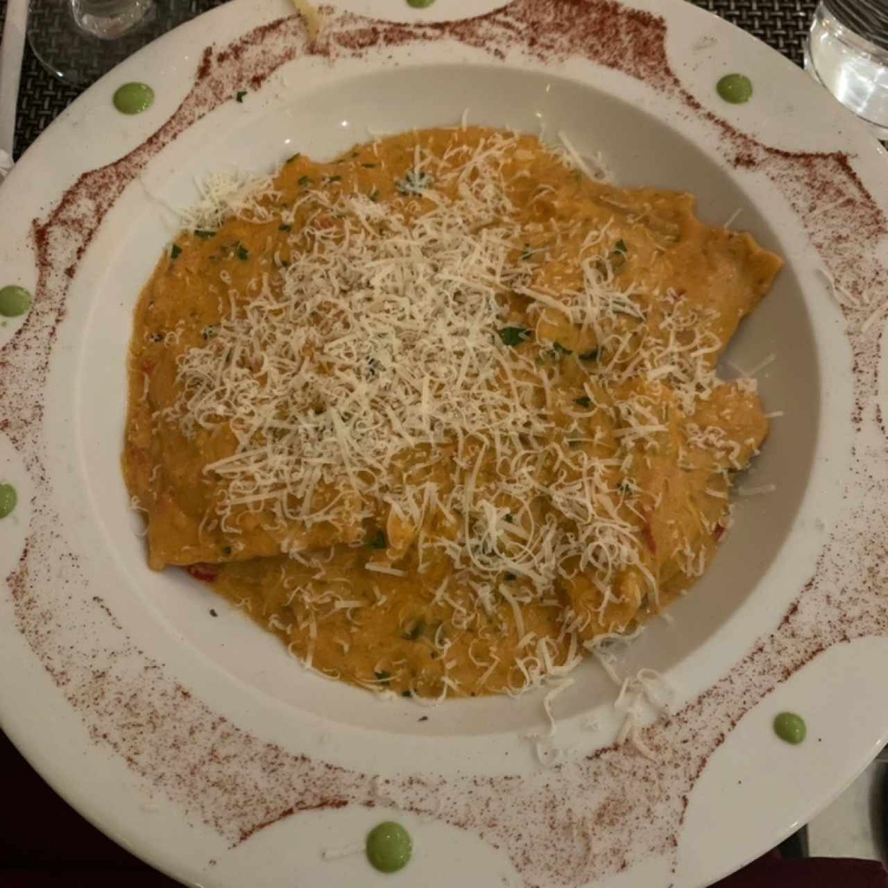 Raviolis en salsa de salmón
