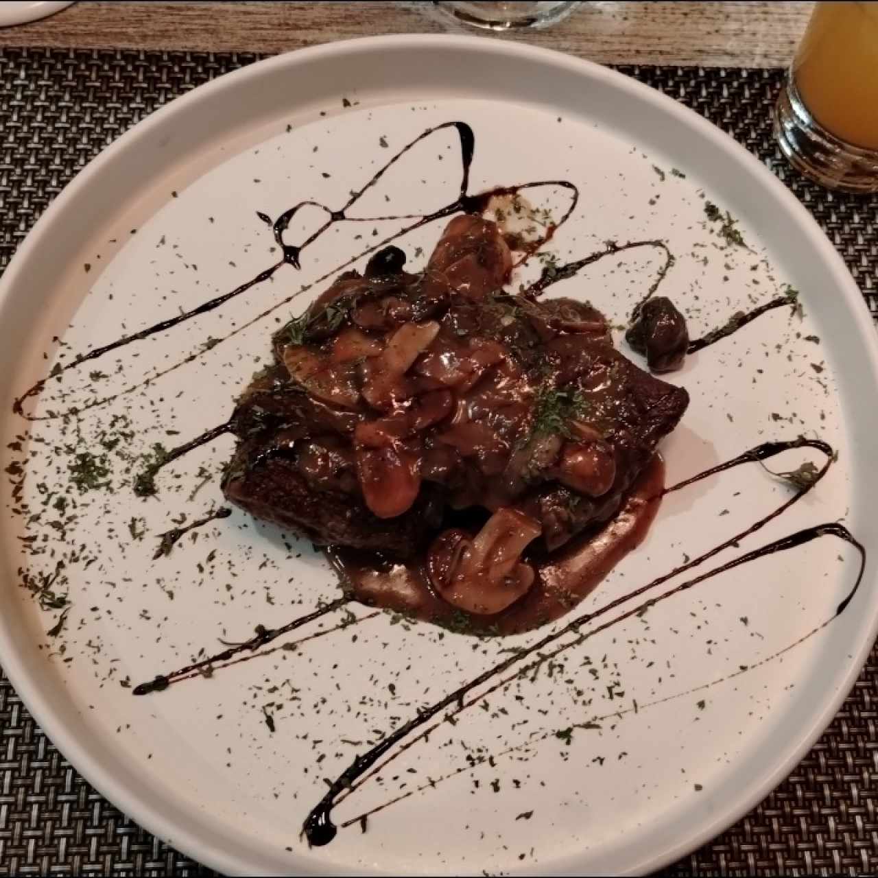 Filete de Res en Salsa de Champiñones