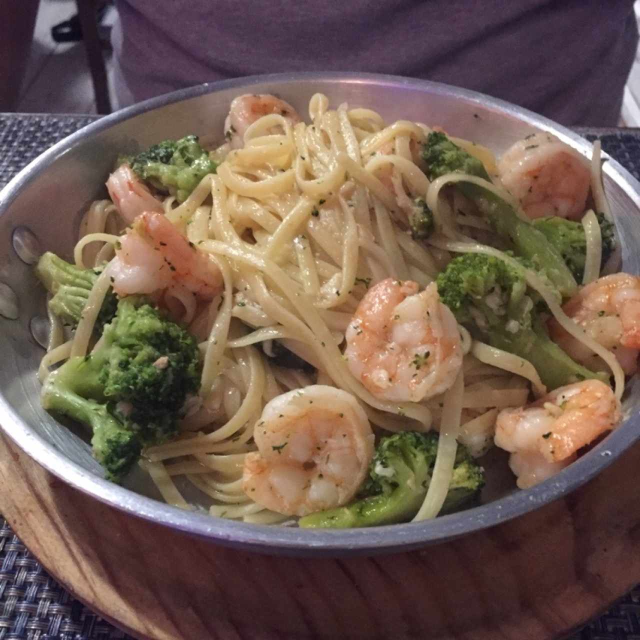 Linguini con Camaron y Brócoli