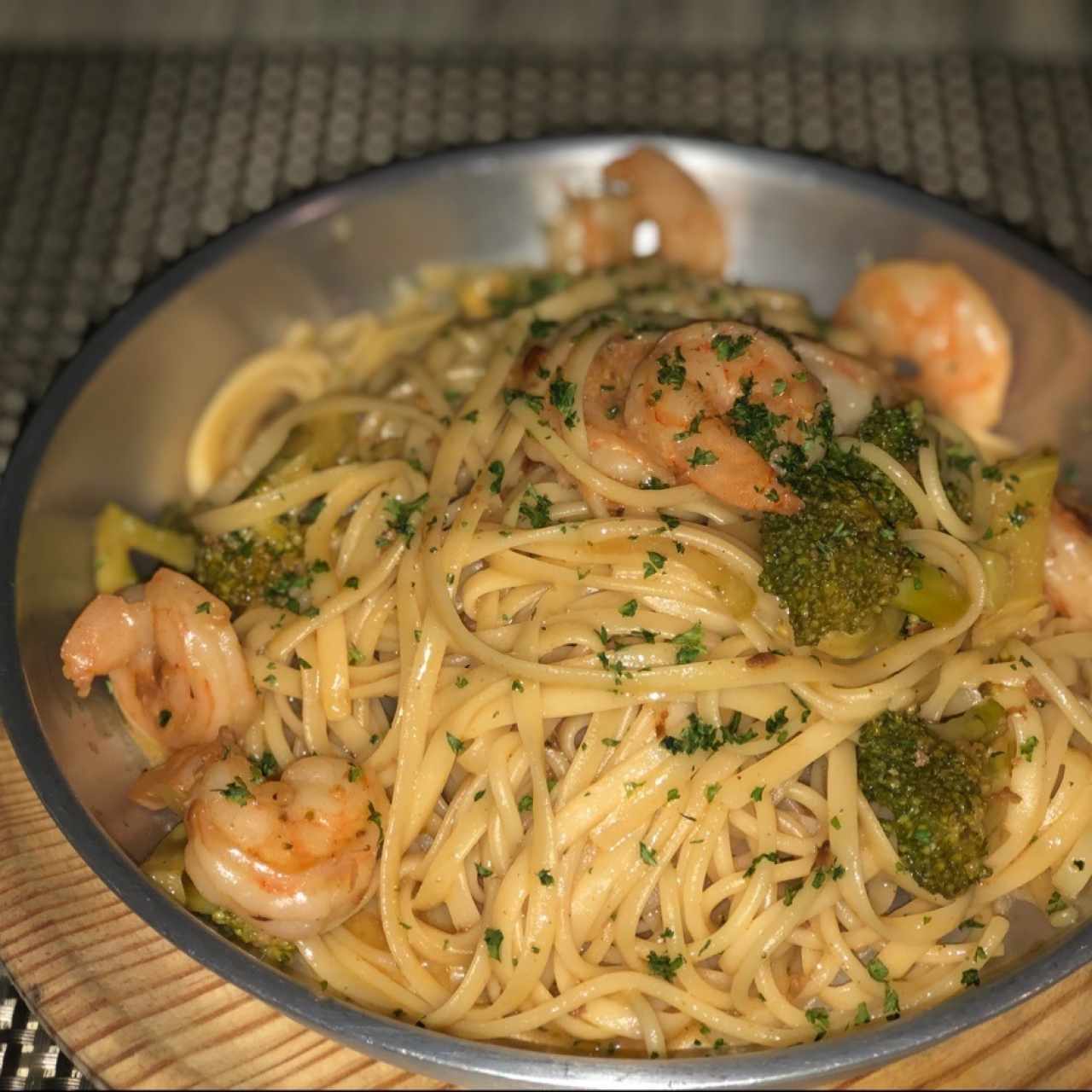 Linguini con Camaron y Brócoli