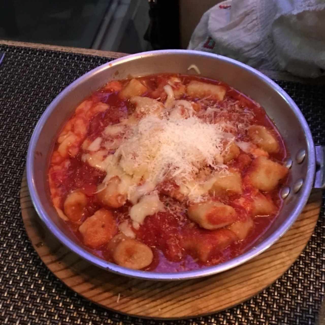 Ñoquis con salsa roja