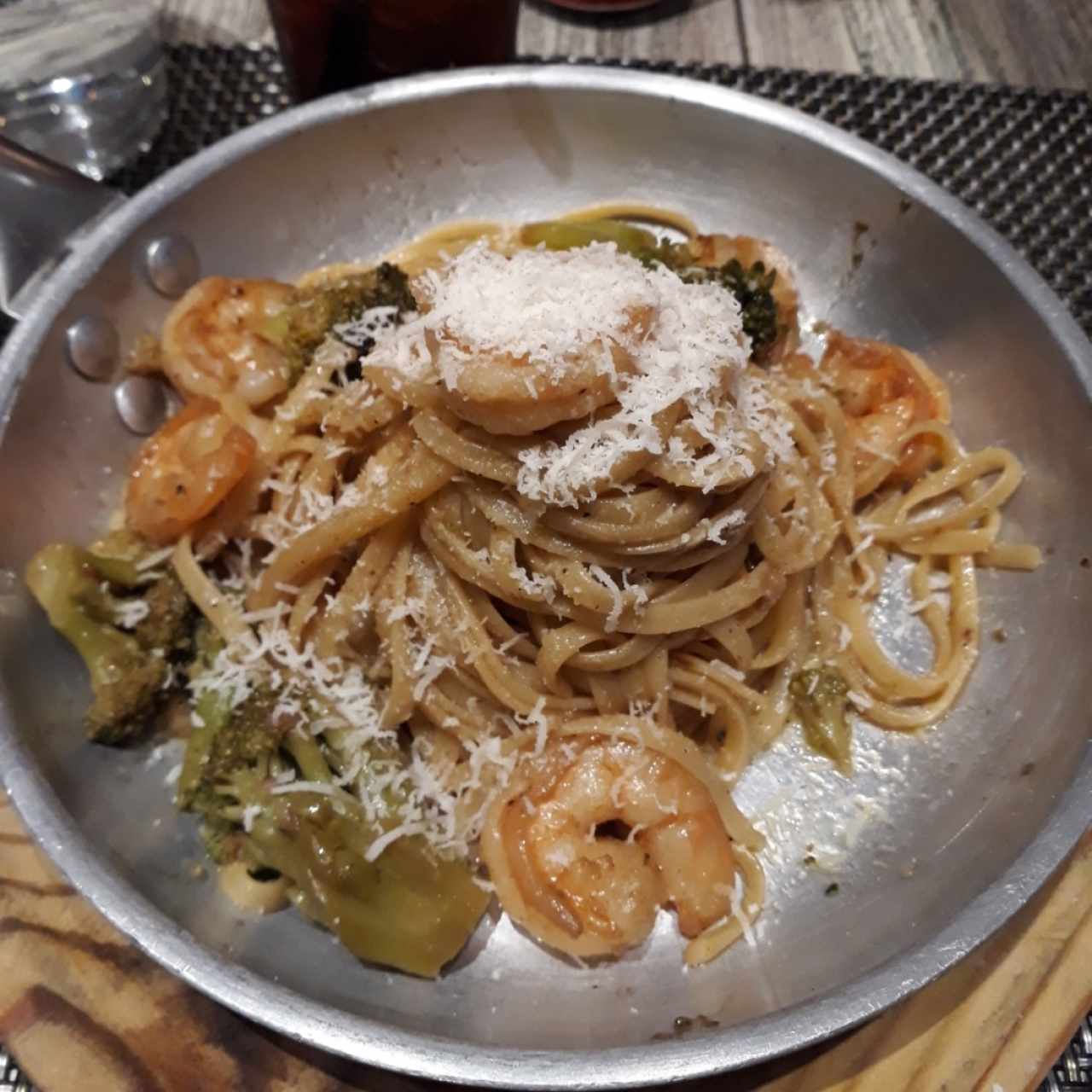 pasta con camarones y brocoli