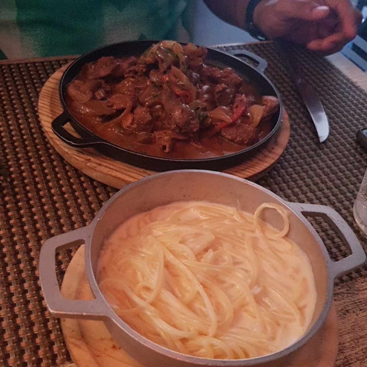 Strogonoff de Res con pasta a la crema