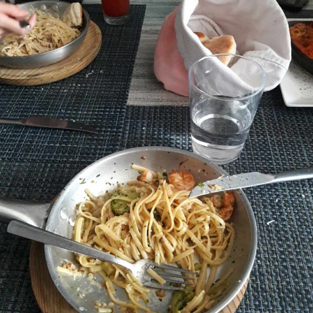 Linguini con Camaron y Brócoli