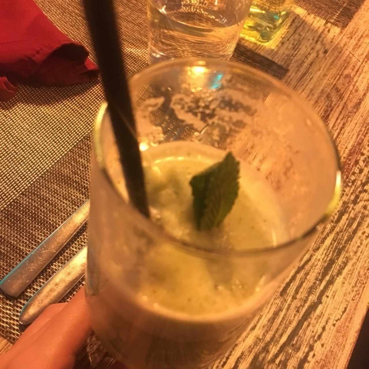 jugo de piña 🍍con yerba buena 