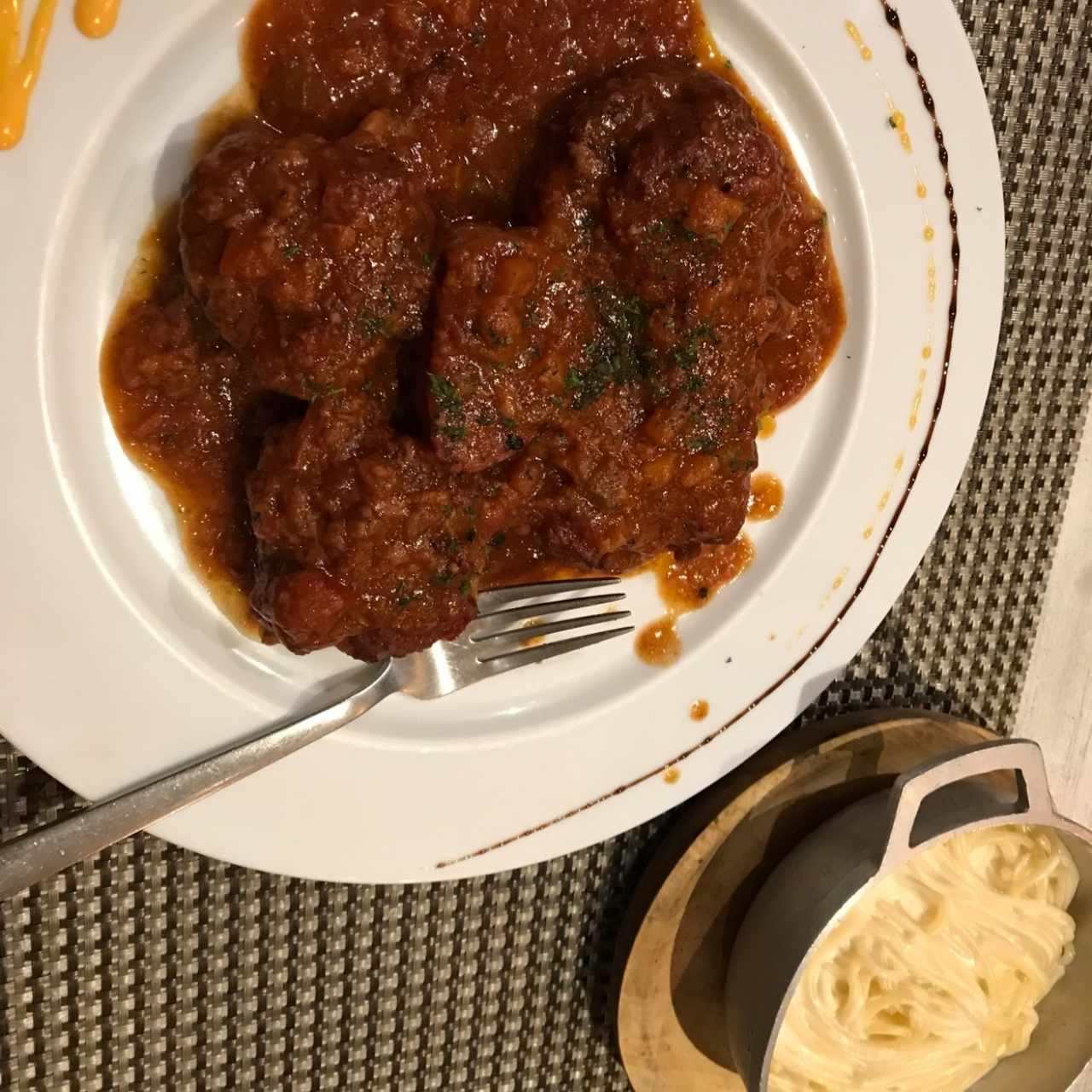 Ossobuco de Res con Linguini a la Crema