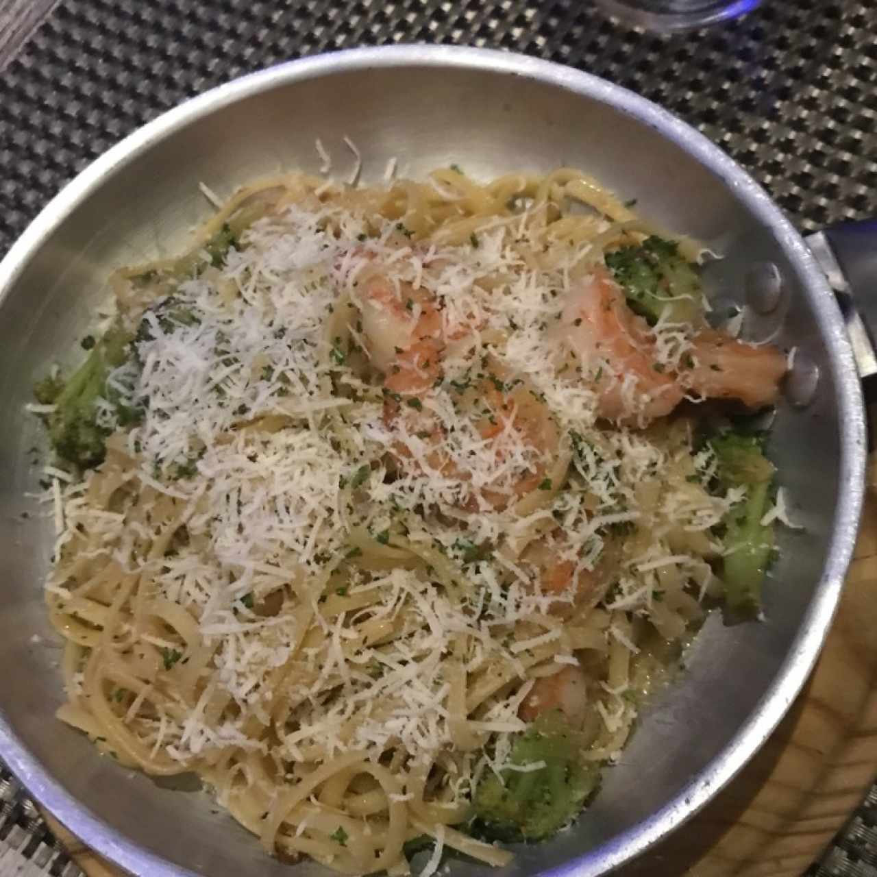 Linguini con Camaron y Brócoli