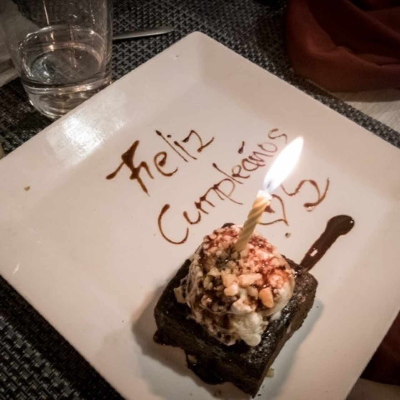 Postres - Brownie con Helado