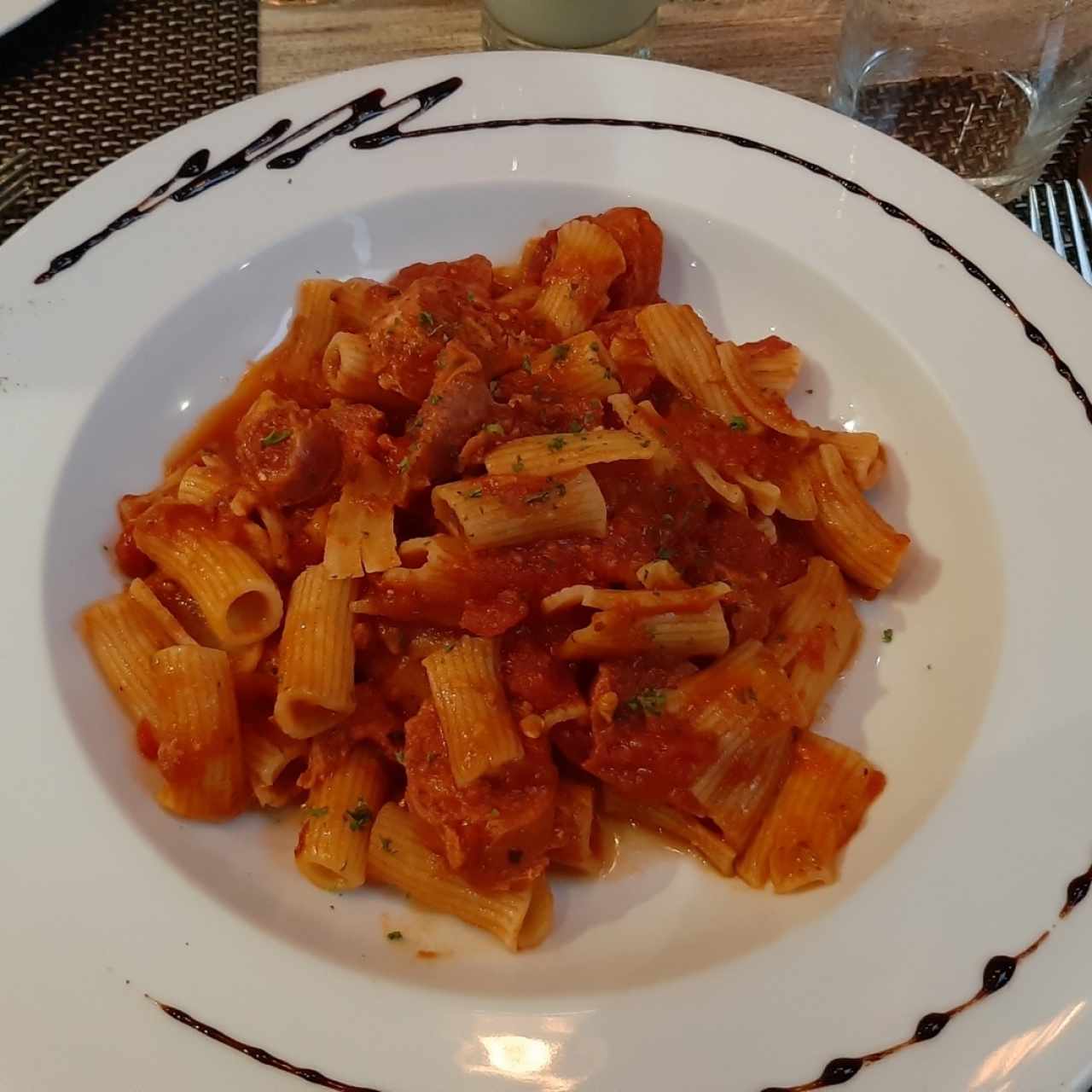 rigattoni al ragú con chorizo