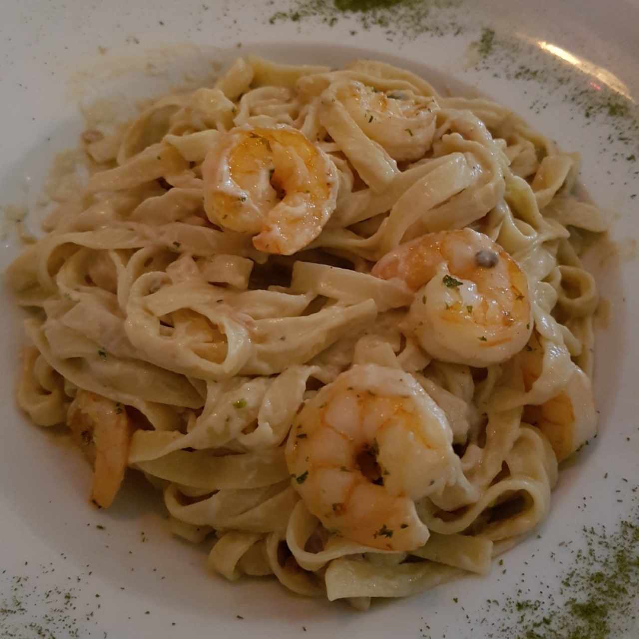 Fettuccine a la Strega con camarones