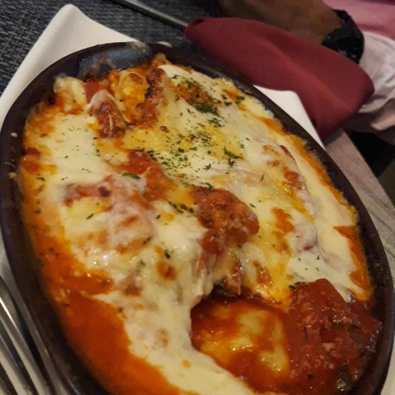 Ravioli de Carne Salteado Al Fileto Di Pomodoro