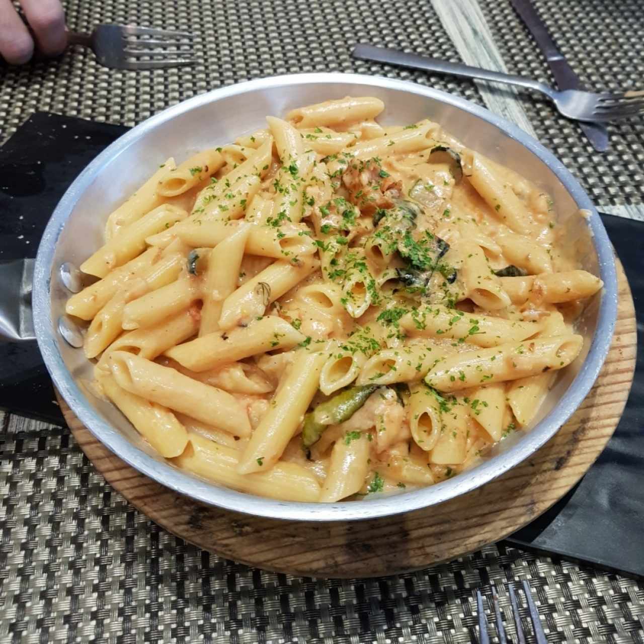 Penne con Salmon y Zuchinni