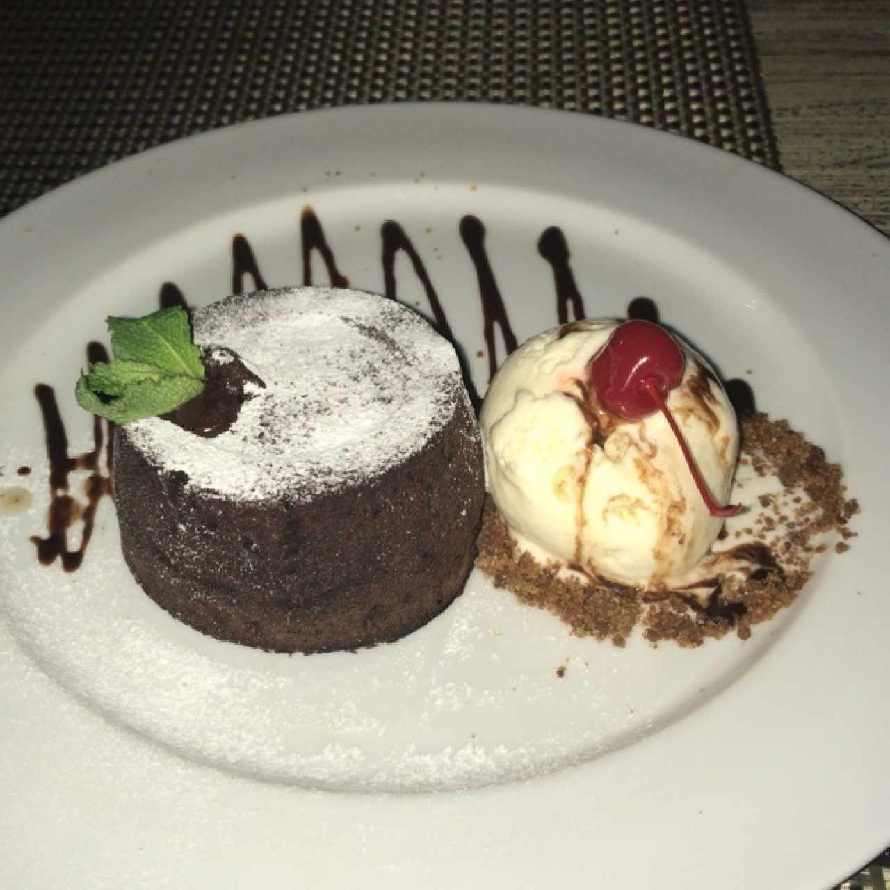 Fondant de chocolate con helado de vainilla