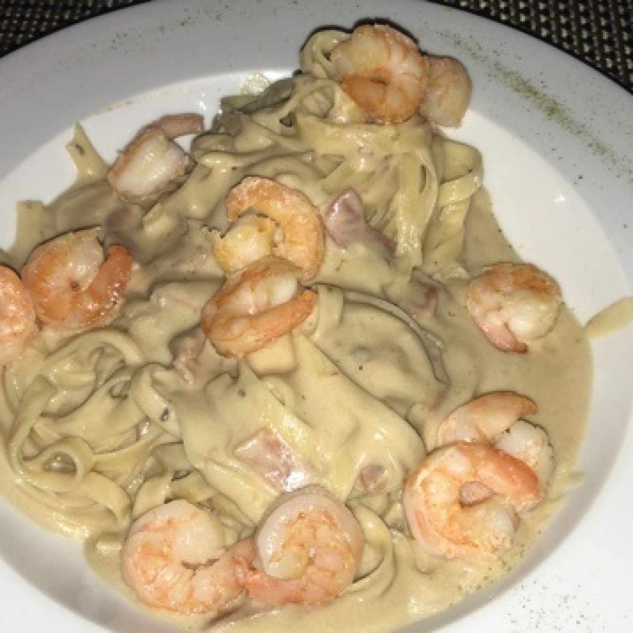 Fettuccine a la Strega Con Camarones