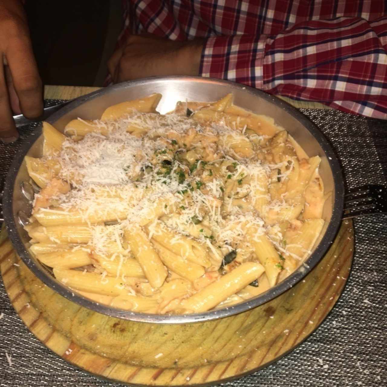 Penne con Salmon y Zuchinni