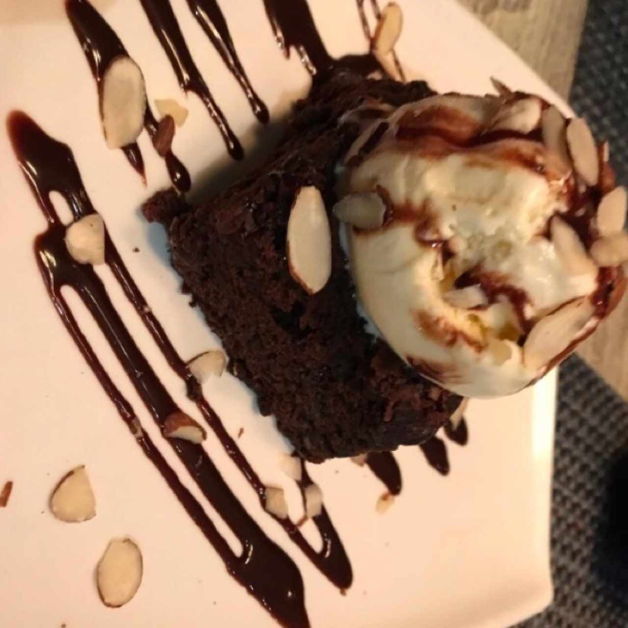 Postres - Brownie con Helado