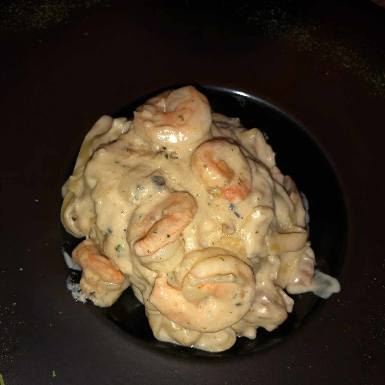 Fettucini Strega con camarones 