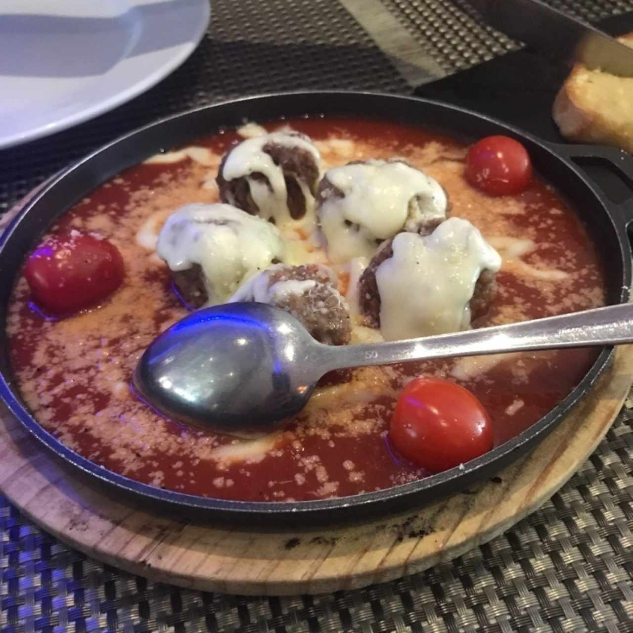 Albondigas de res y cerdo