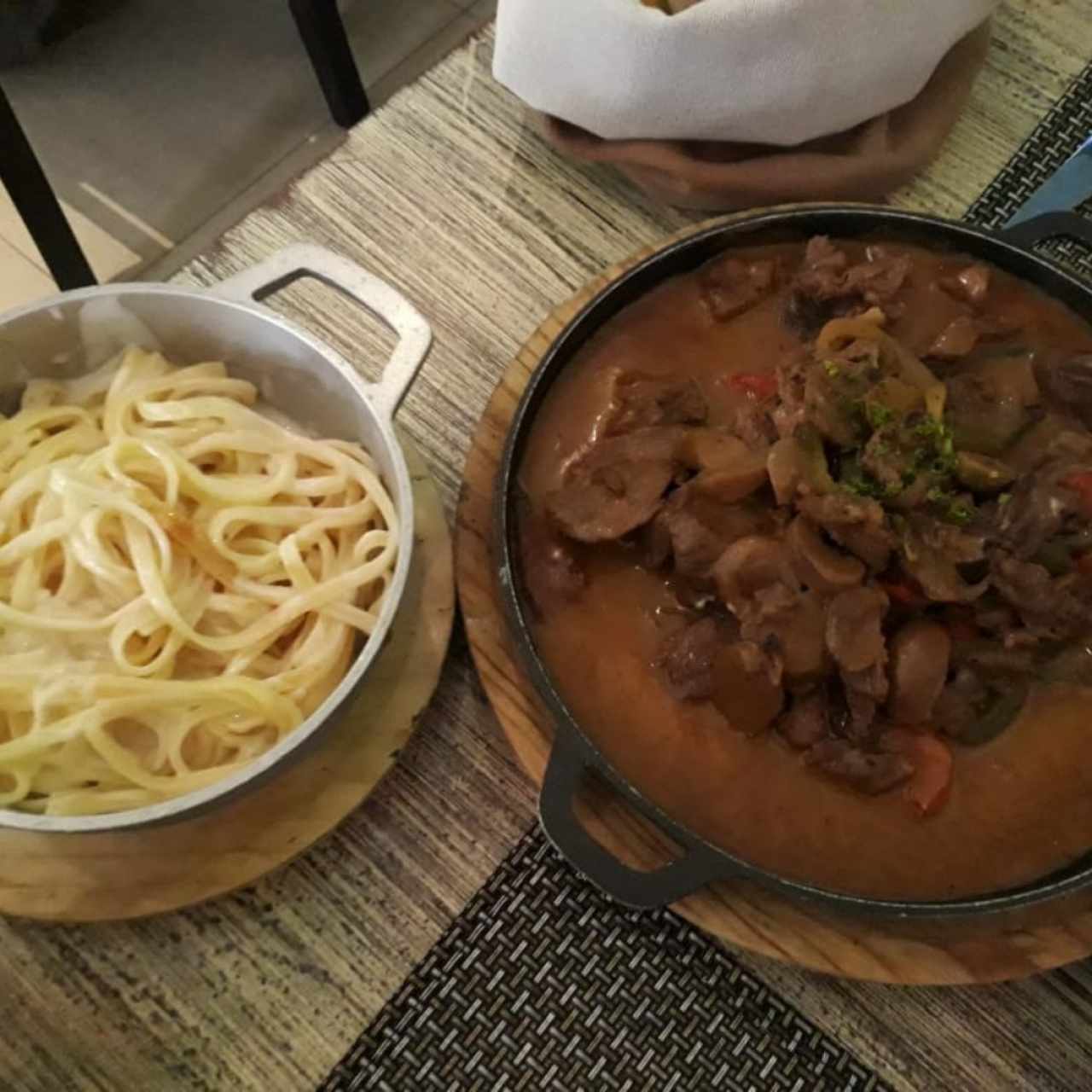 Strogonoff de Res con pasta a la crema
