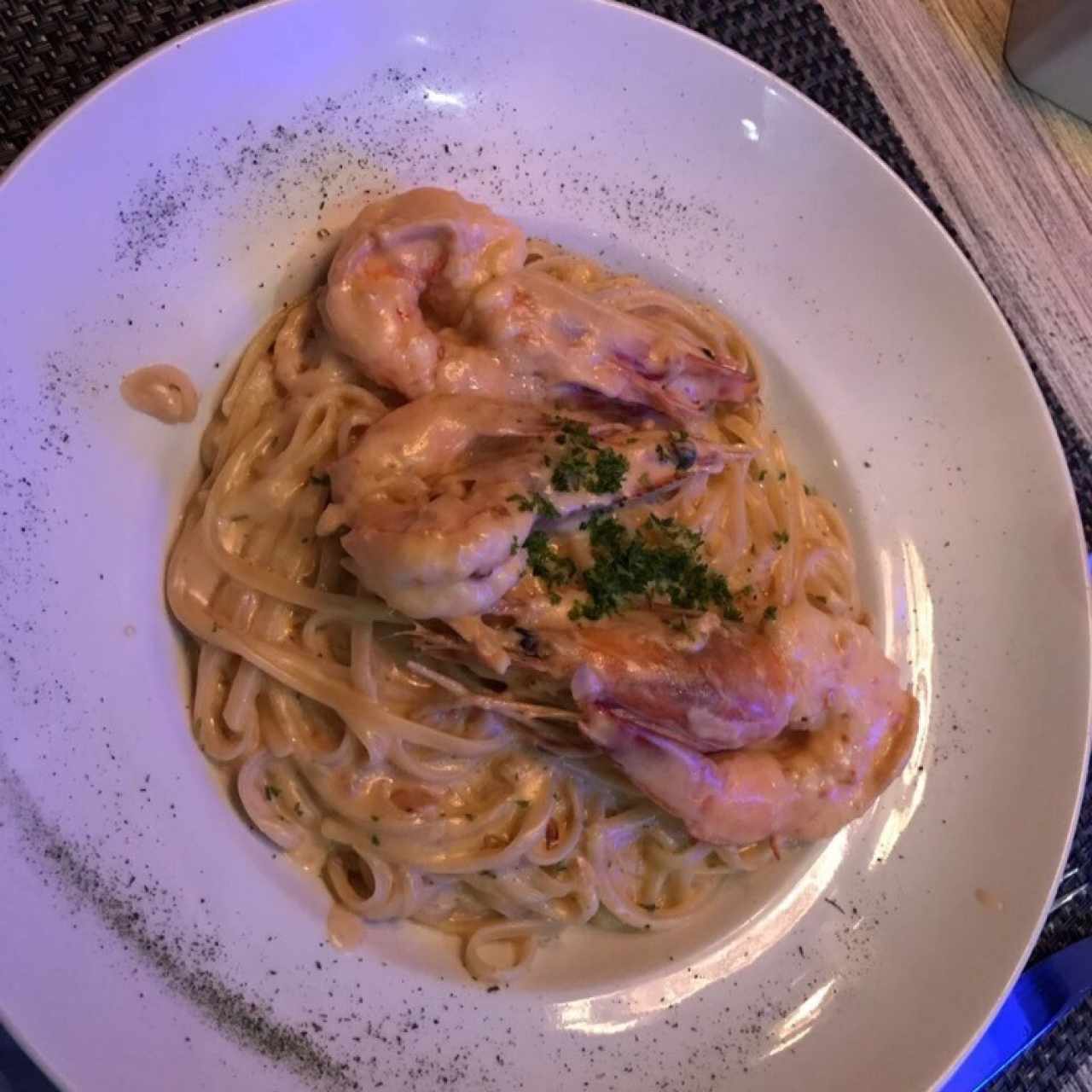 Linguini al vino blanco con Langostinos
