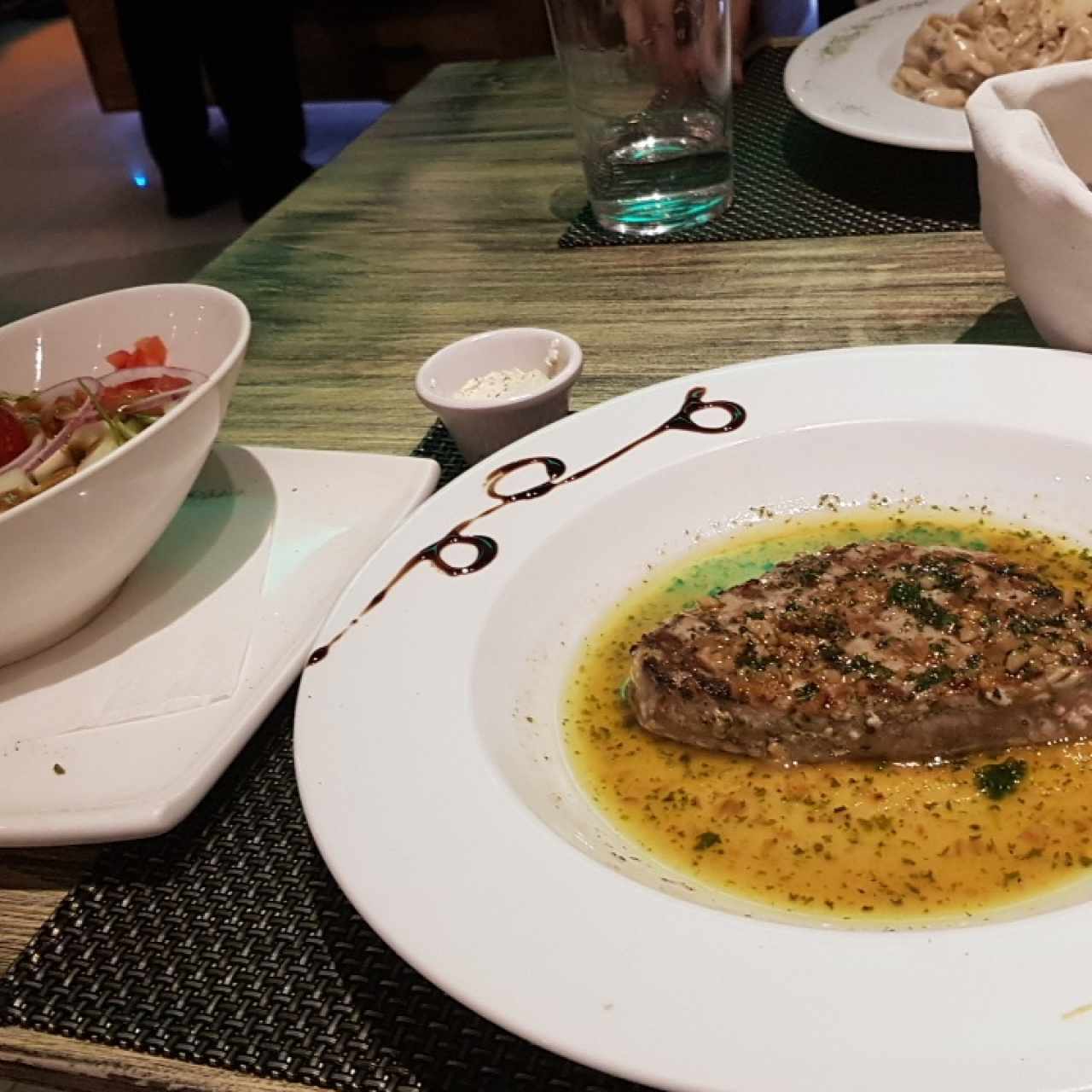 Lomo de Atun al Ajillo.