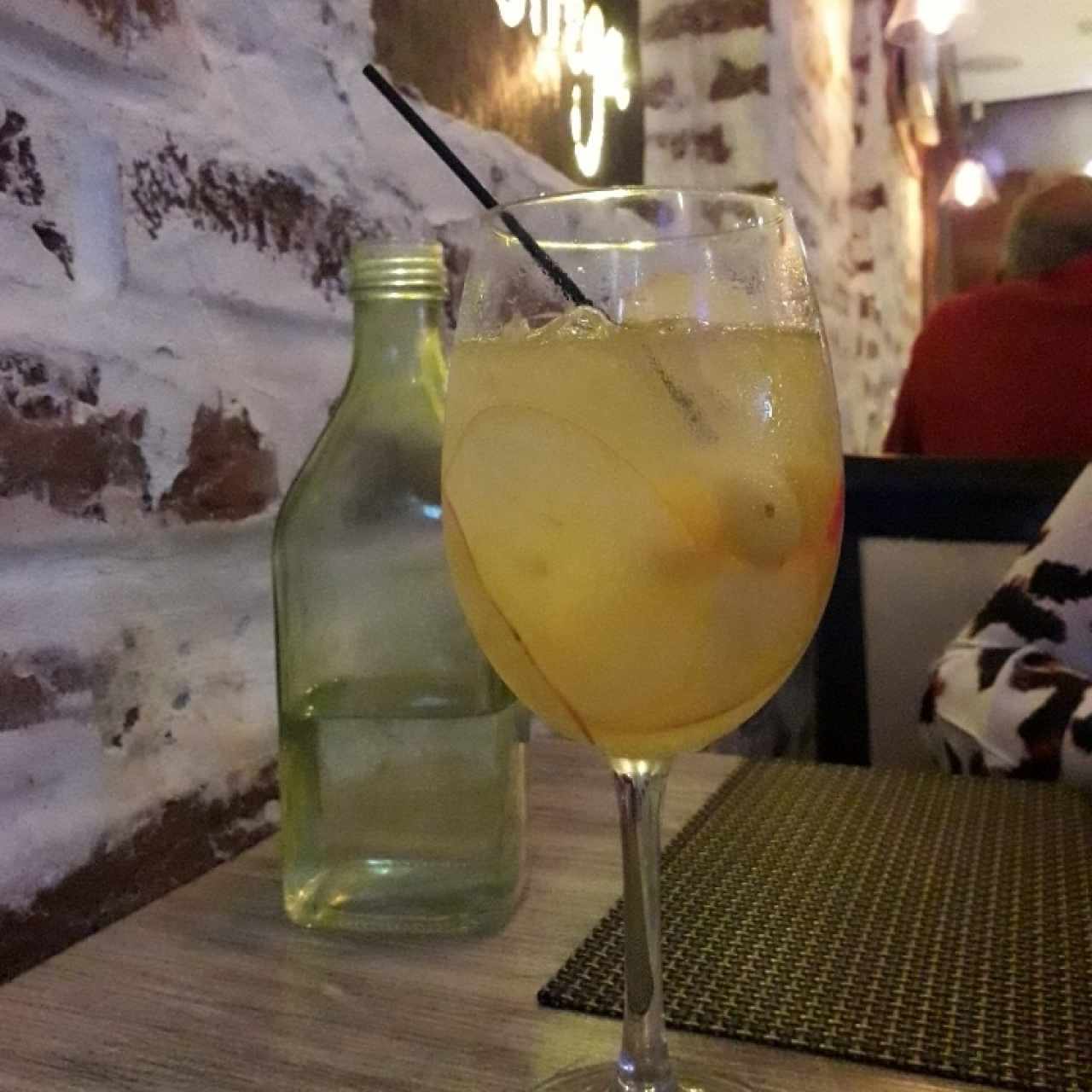Sangría de vino blanco