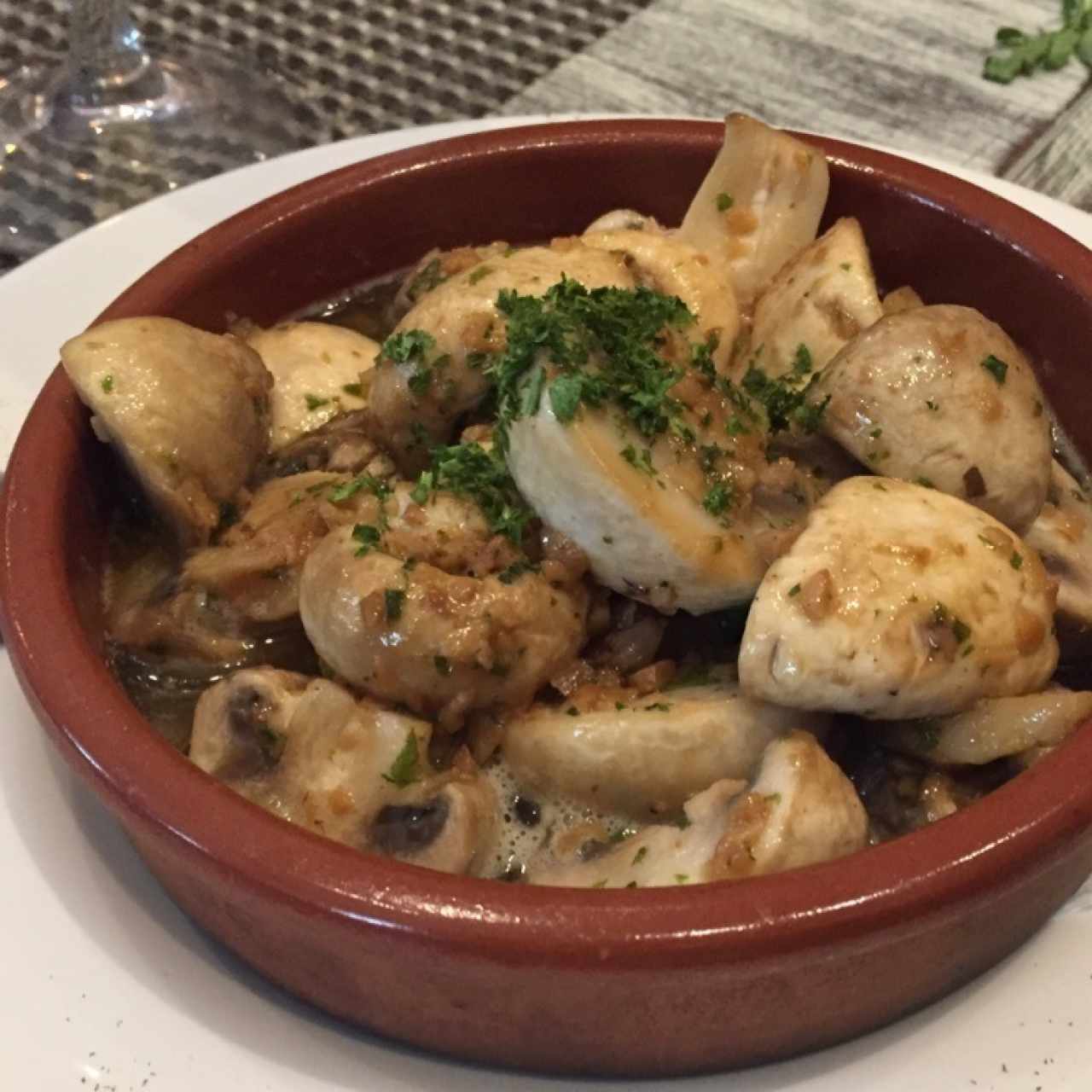 chapiñones al ajillo