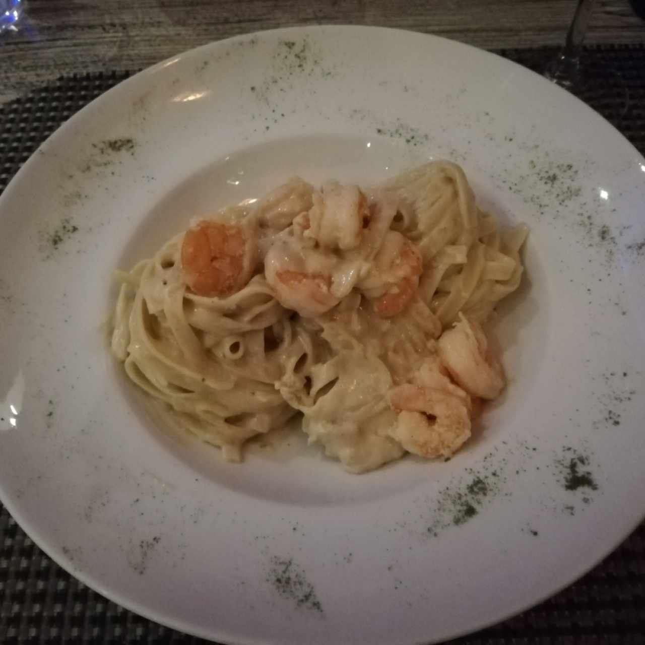 Fettuccine a la Strega con camarón 