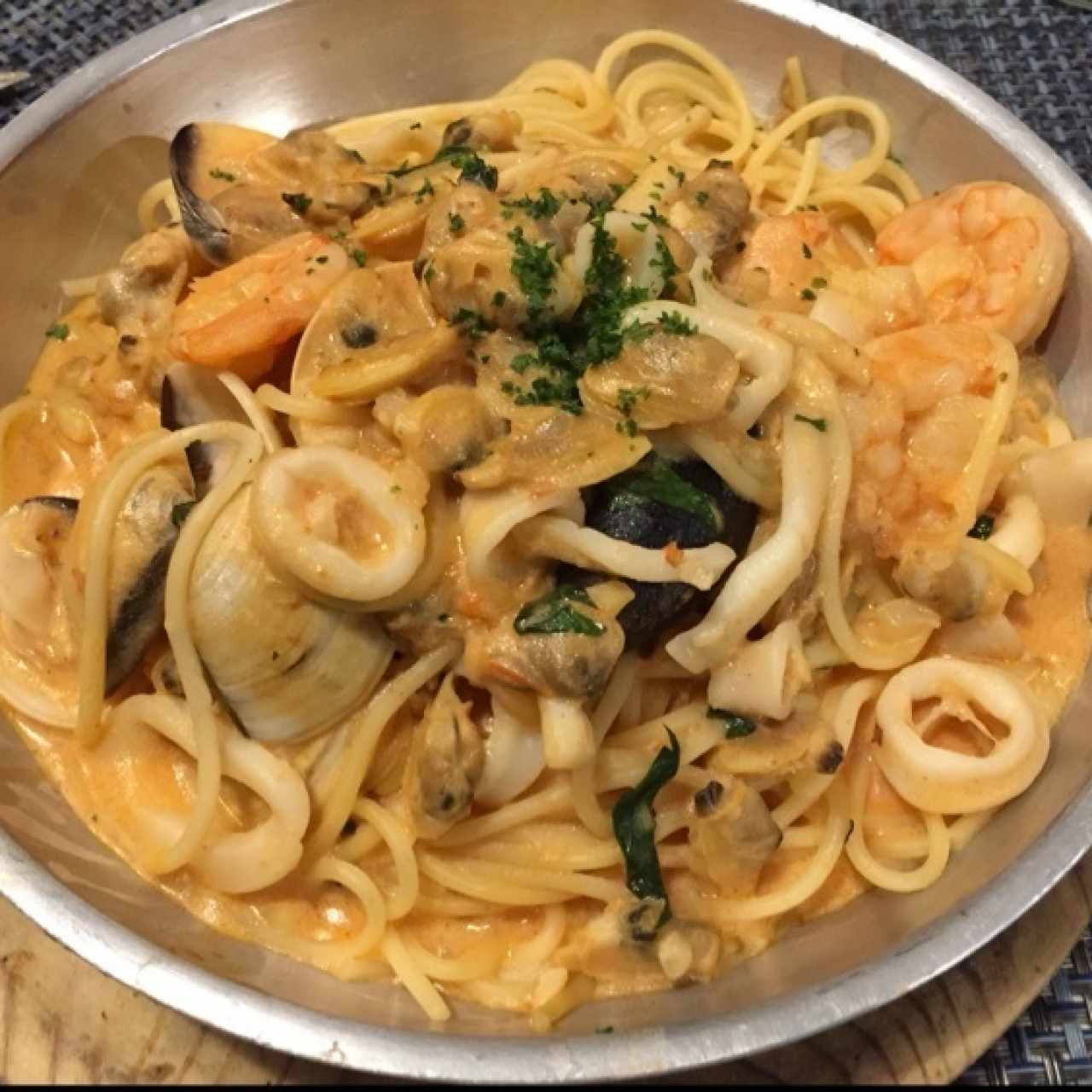Pastas - Espaguetti Marseghiesa Mixto , Salsa pomodoro y crema de leche 