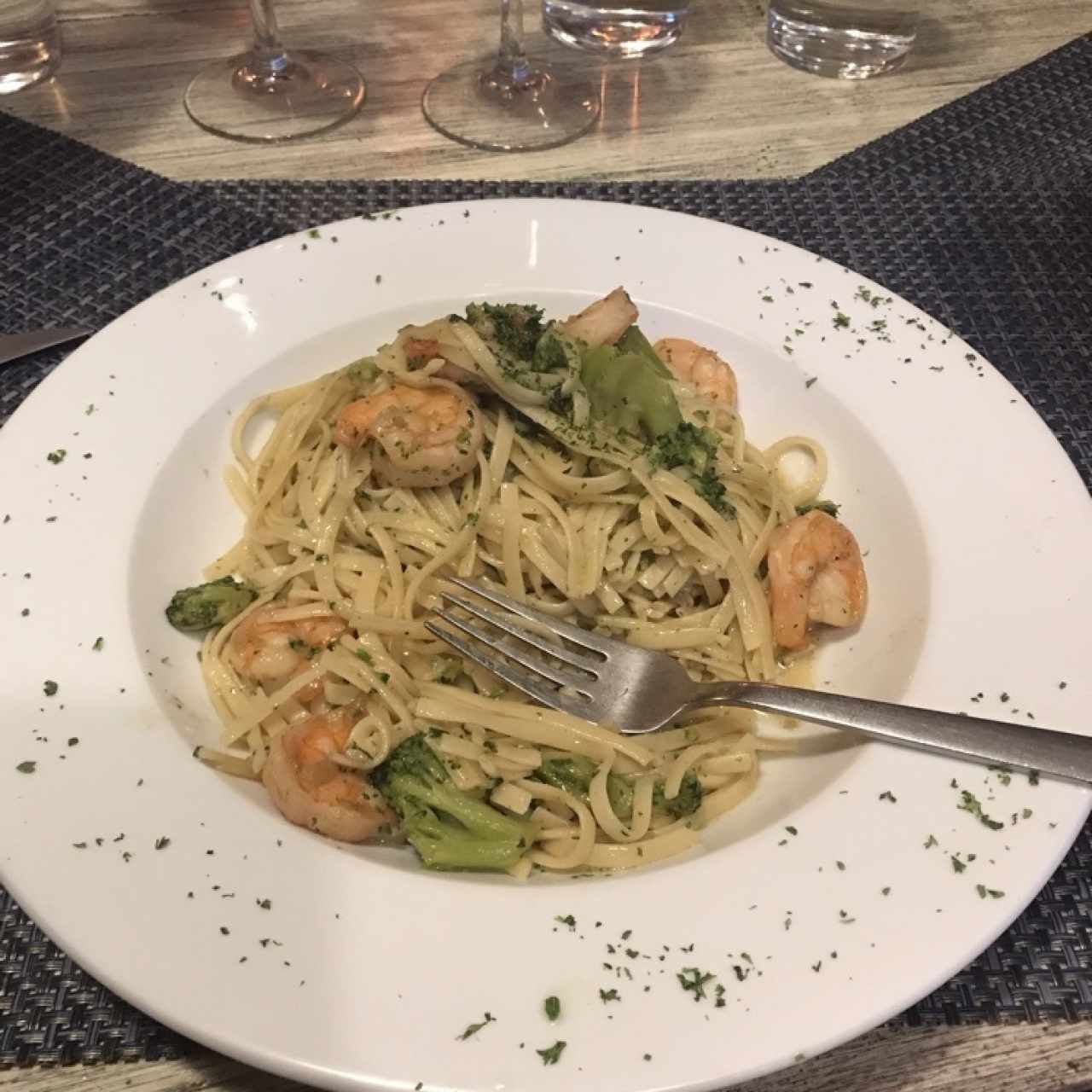 camarones y brocoli