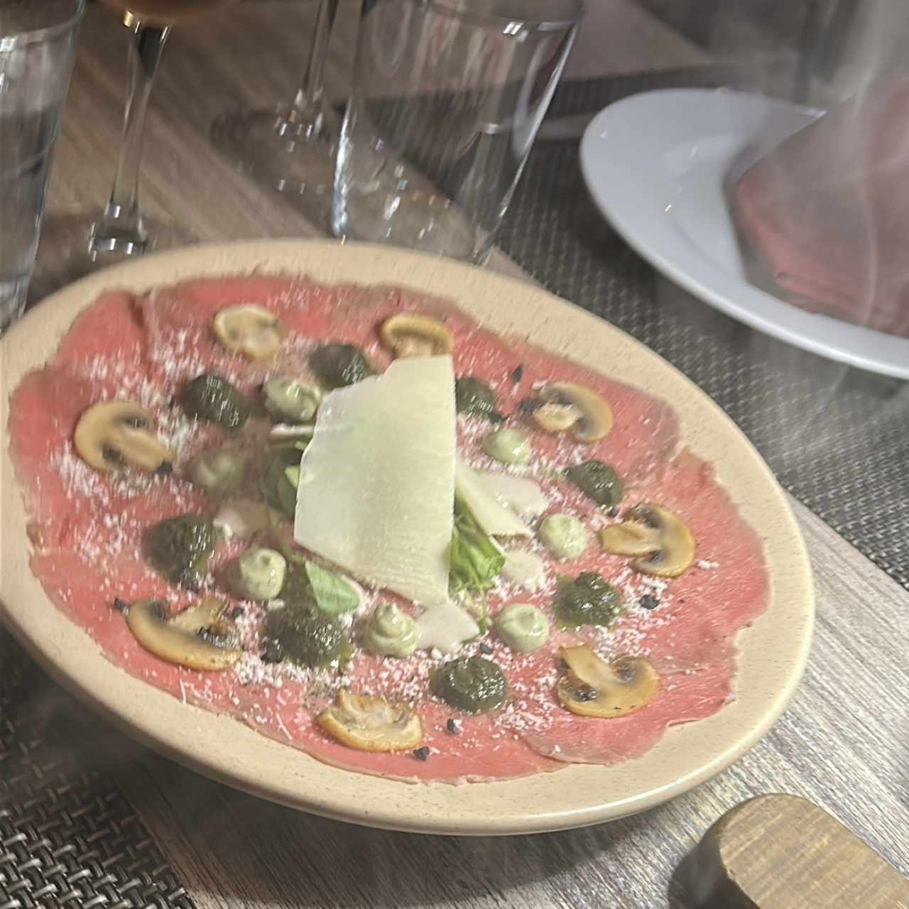 Carpaccio di Manzo con Burrata Trufada