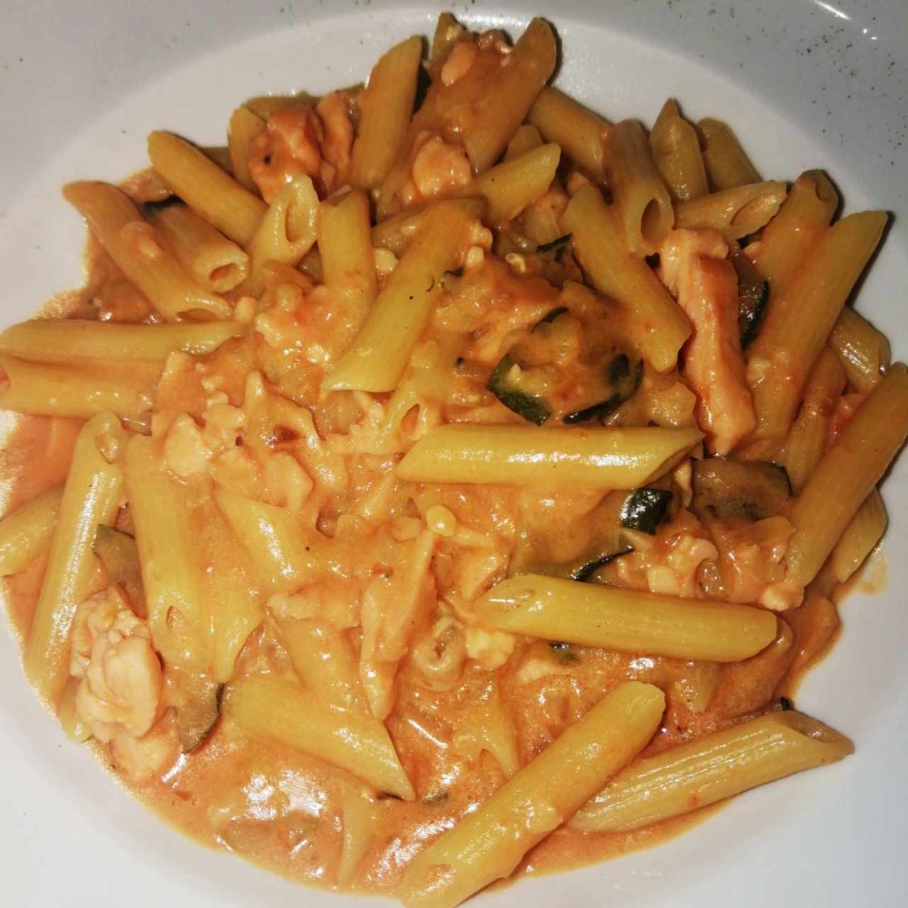 Penne con Salmón y zukini