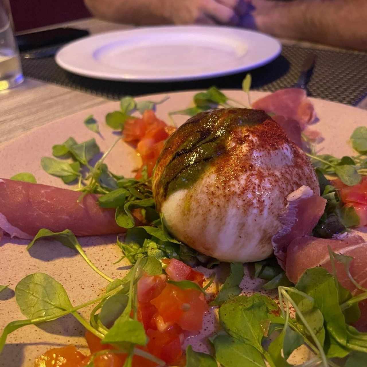ENTRANTES - Burrata Especial