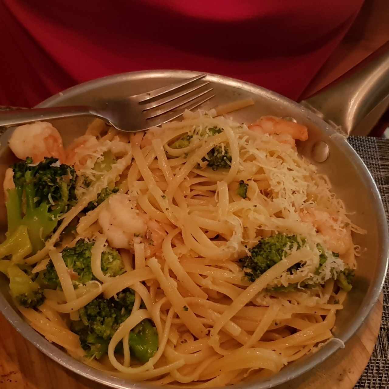 Linguini con Camaron y Brócoli