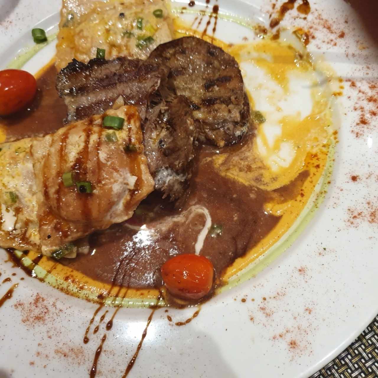 Filete con Raviolis de Salmón