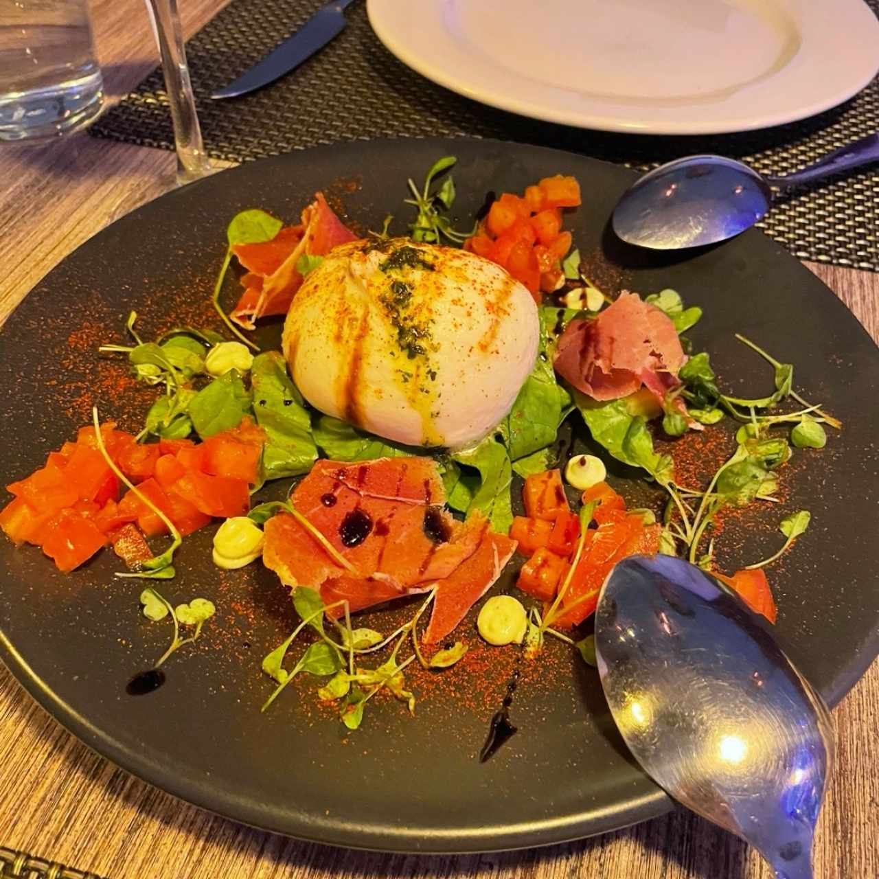 ENTRANTES - Burrata Especial
