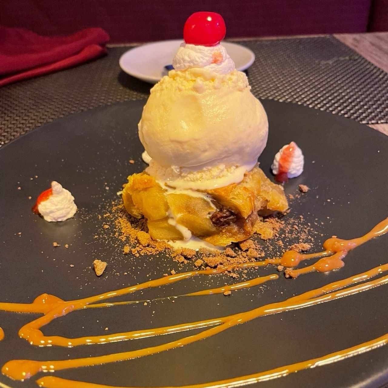 Strudel de Manzana Con Helado