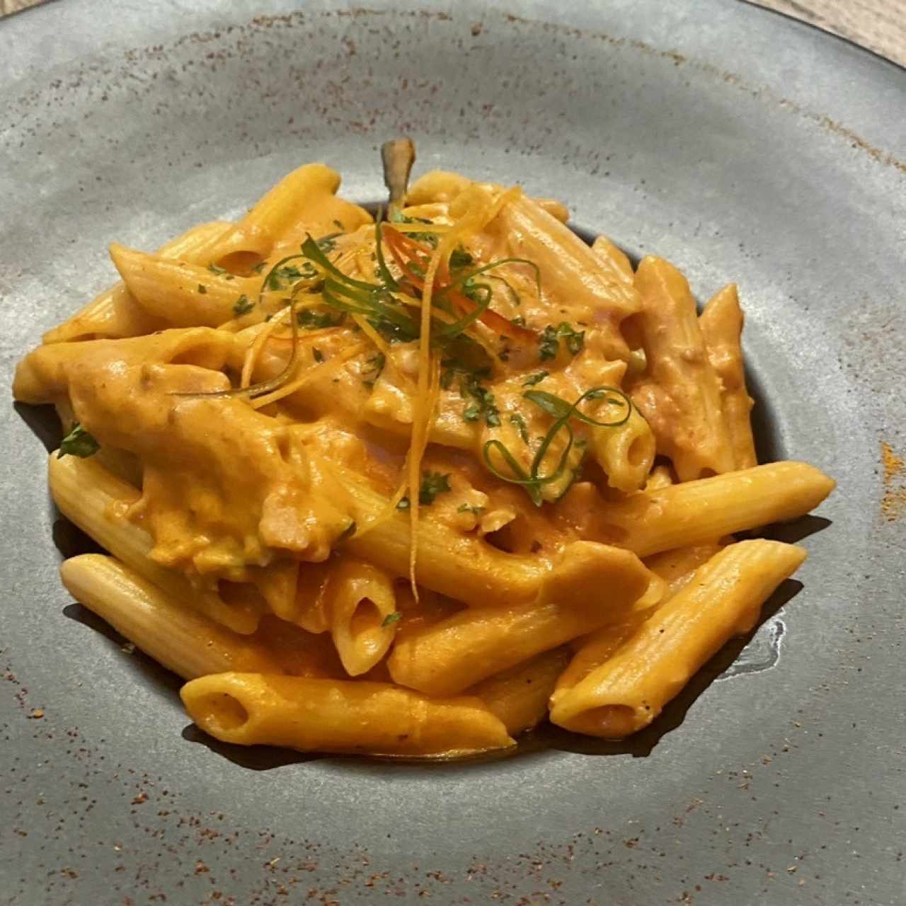 Penne con Salmón y Zuchinni