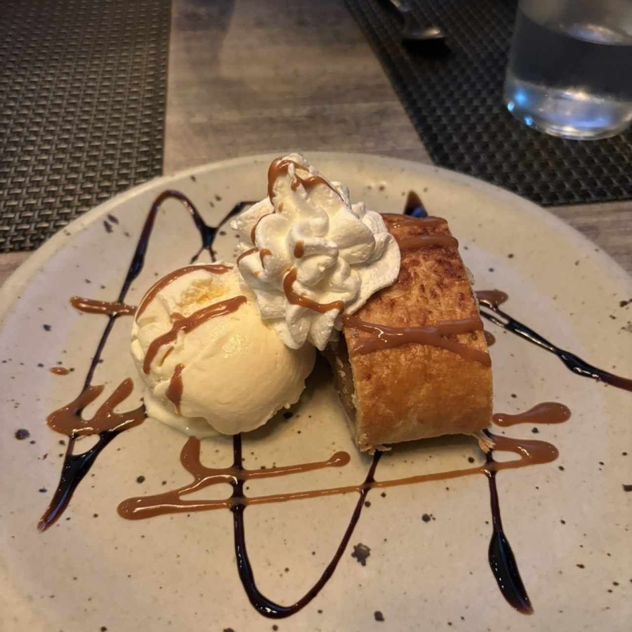 Strudel de Manzana Con Helado
