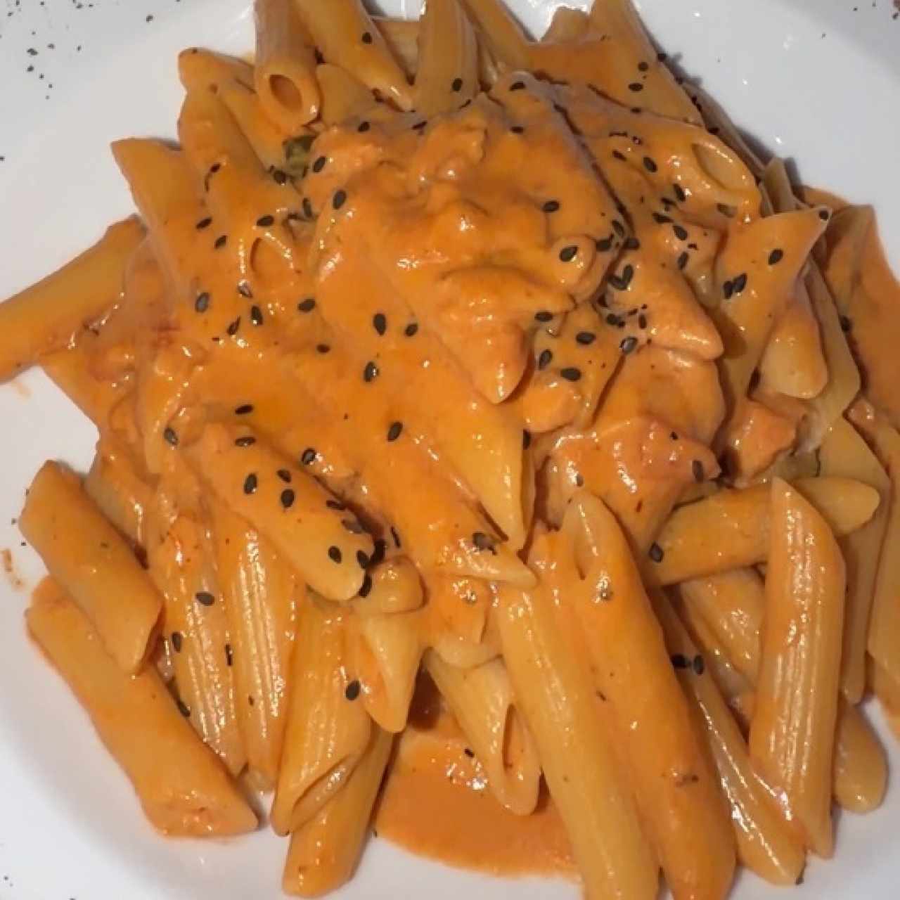 Penne con Salmón y Zucchinni