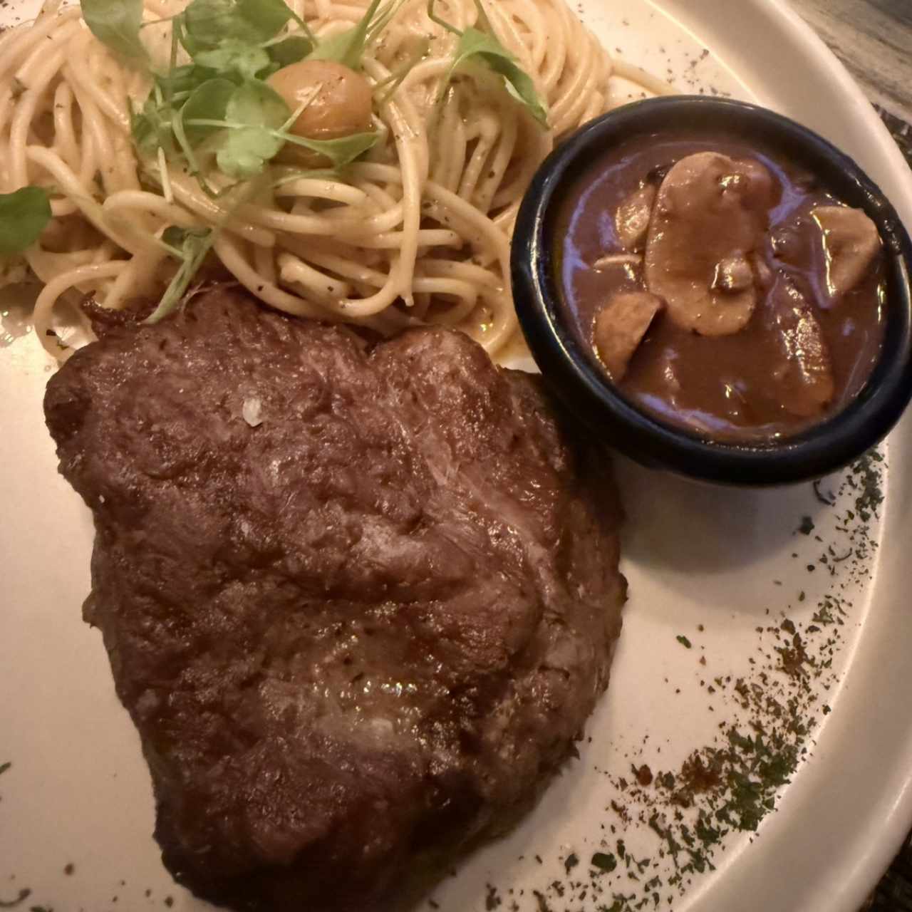 Filete de Res en Salsa de Champiñones