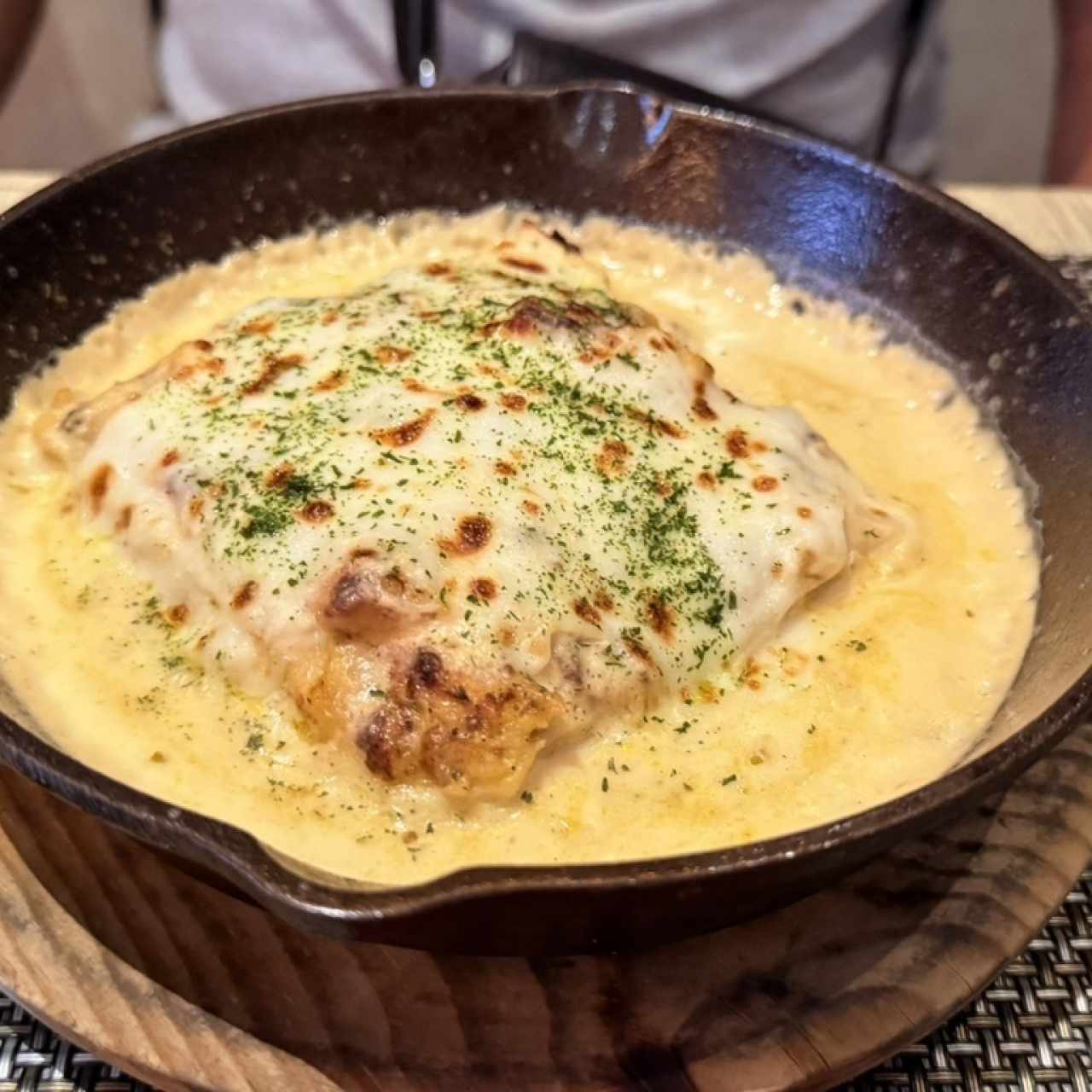 Lasagna de pollo en salsa blanca