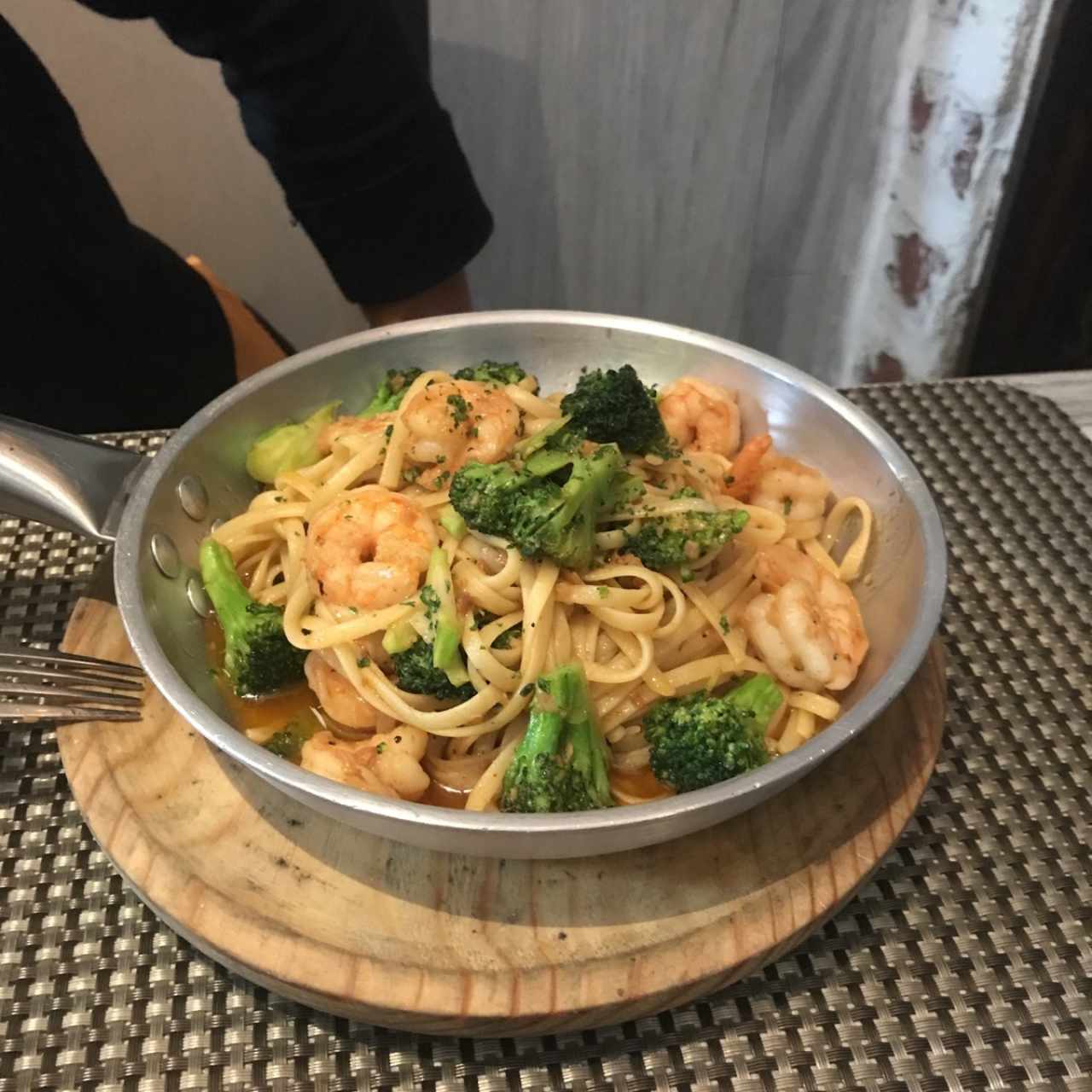 Linguini con Camaron y Brócoli