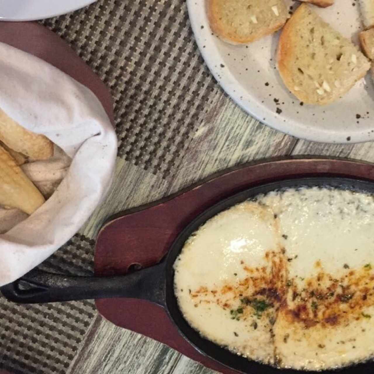 Antipasti - Provoletta Strega
