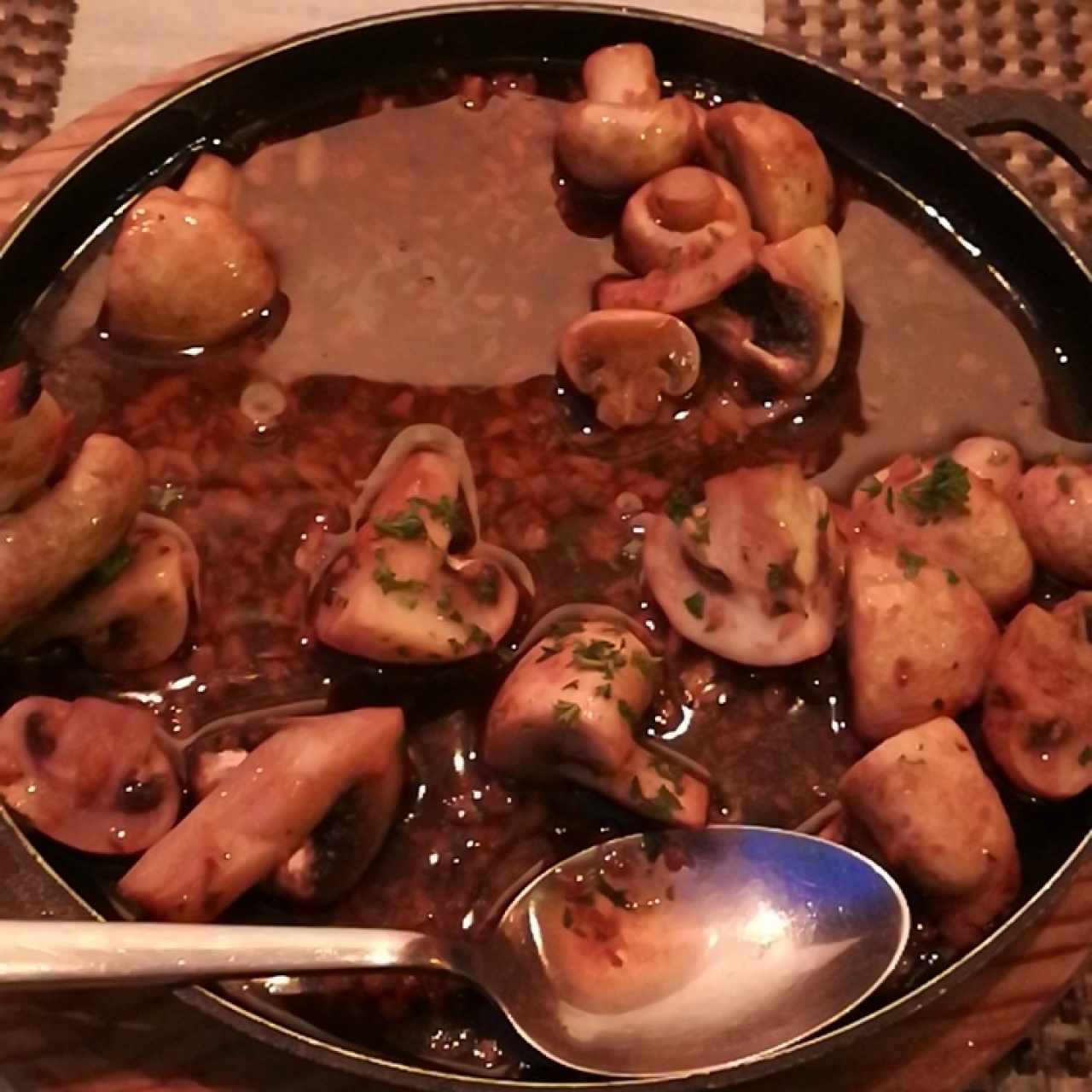 Champiñones Al Ajillo