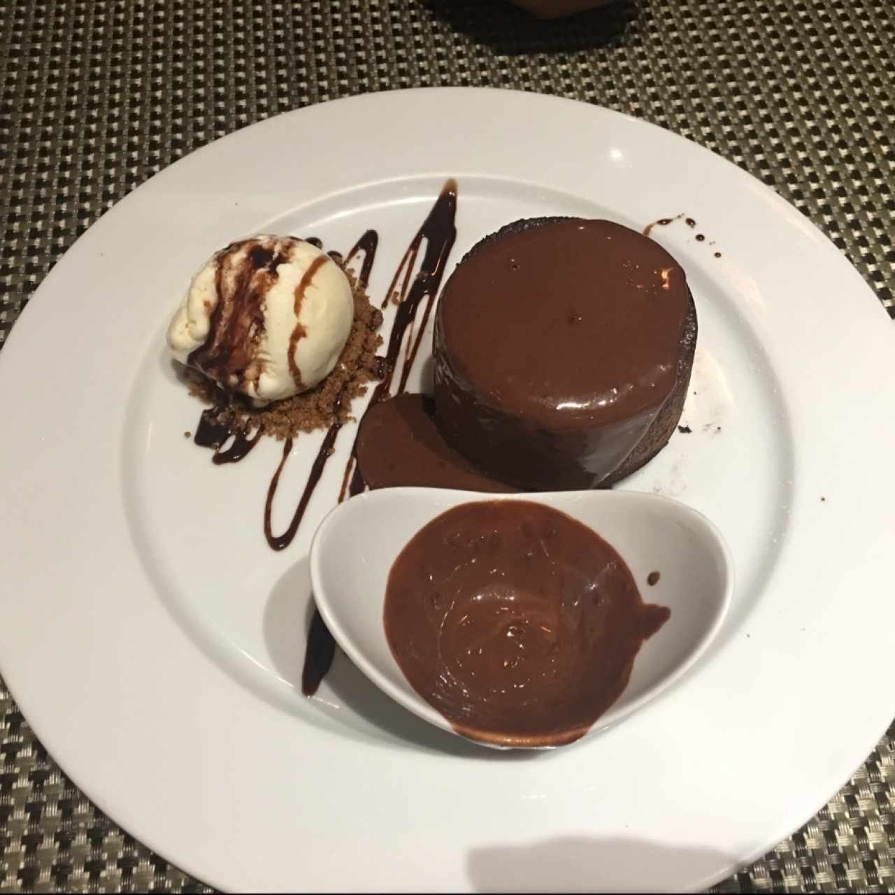 Fondant de chocolate con helado de vainilla