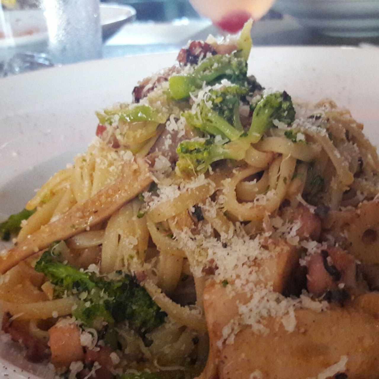 Linguini con Pulpo y Brócoli