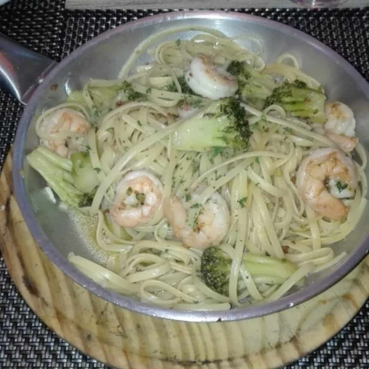 Linguini con Camaron y Brócoli