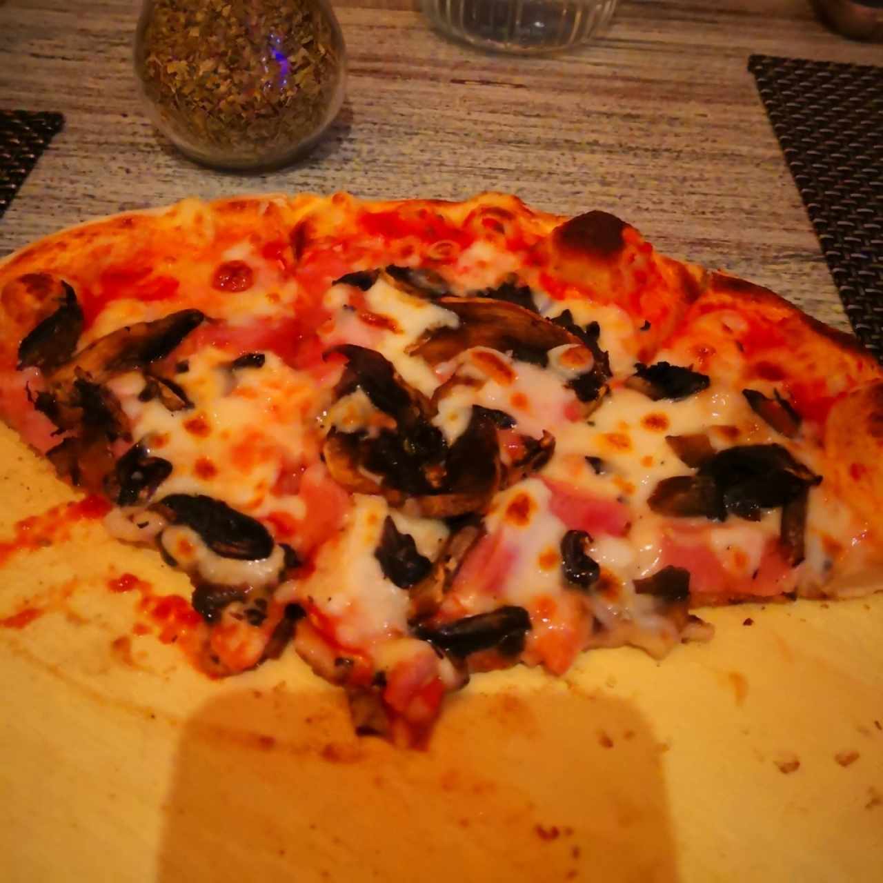 pizza de jamon con champiñones 